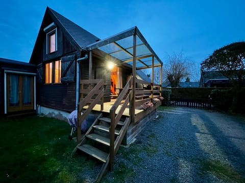 Property building, Patio, Garden, Garden view, Parking