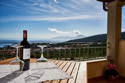 Day, Natural landscape, View (from property/room), Balcony/Terrace, Dining area, Mountain view, Sea view