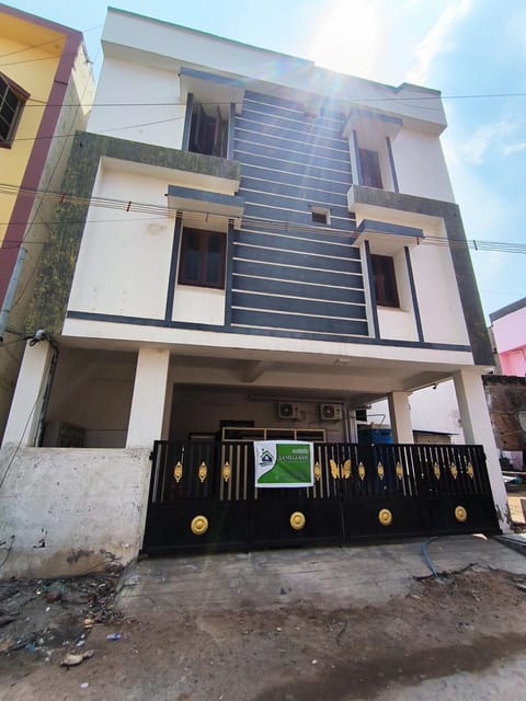 Property building, View (from property/room)