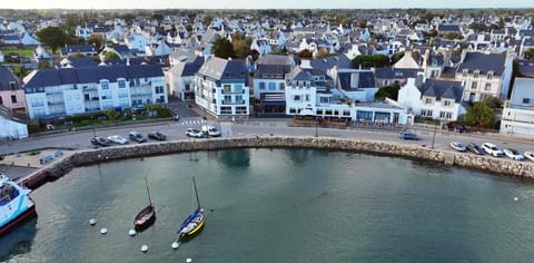 Property building, Bird's eye view, Sea view, Location, Parking
