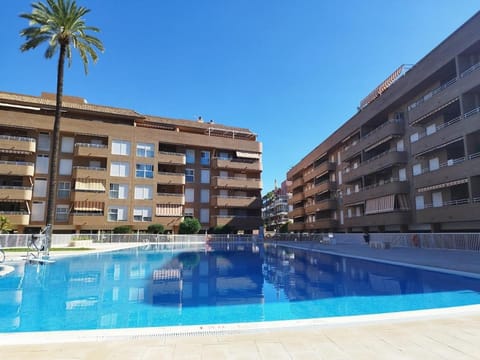 Moderno apartamento centrico con piscina y parking Apartment in Dénia