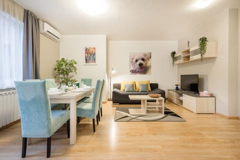 TV and multimedia, Living room, Dining area, air conditioner