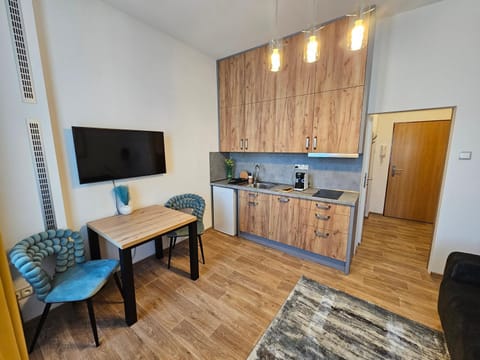 TV and multimedia, Kitchen or kitchenette, Dining area, Evening entertainment, stove