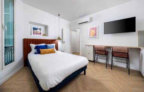 TV and multimedia, Bedroom, air conditioner