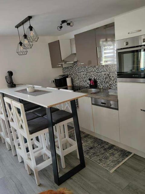 Kitchen or kitchenette, Dining area, dishwasher, oven, stove