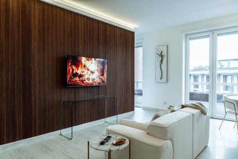 Communal lounge/ TV room, TV and multimedia, Living room, Seating area, Evening entertainment