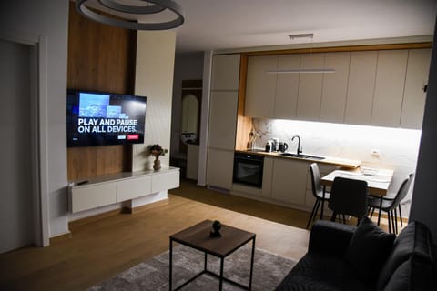 TV and multimedia, Coffee/tea facilities, Kitchen or kitchenette, Living room, Seating area, Dining area, minibar