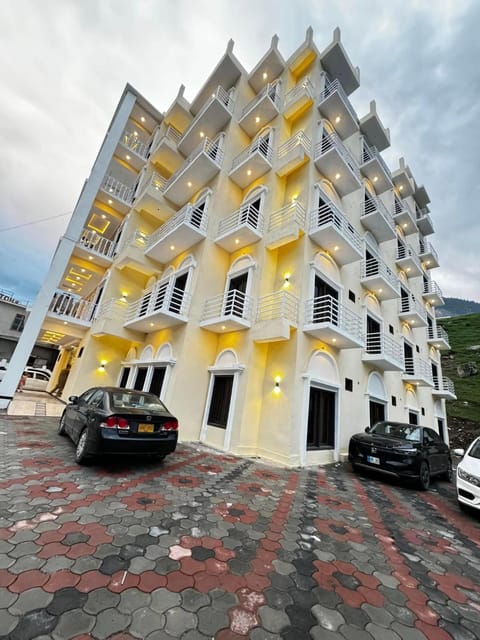 Property building, Restaurant/places to eat, Activities, Activities, View (from property/room), View (from property/room), Living room, Mountain view, Mountain view, River view, River view, Breakfast, room service, room service, shuttle, shuttle, VIP, VIP, VIP
