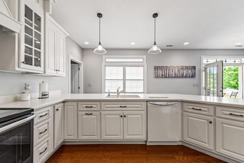 Penthouse Suite Right in the Heart of Downtown - Trackside Apartment in Blue Ridge