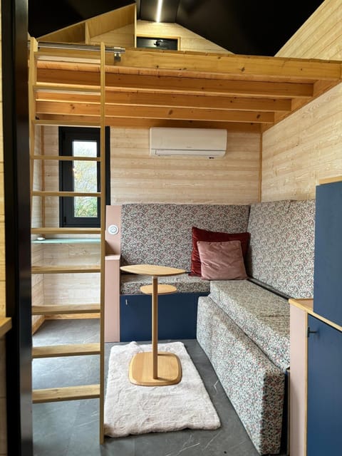 Living room, Seating area, Dining area, air conditioner