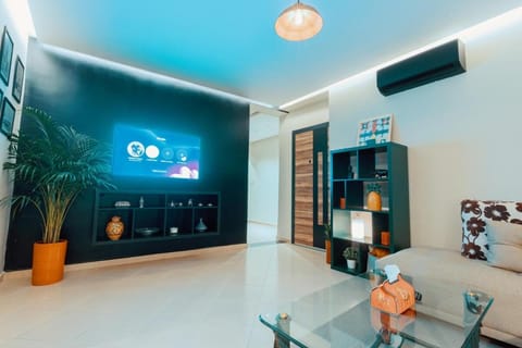 Communal lounge/ TV room, TV and multimedia, air conditioner