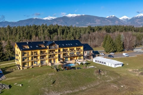 Property building, Day, Natural landscape, Bird's eye view, Mountain view
