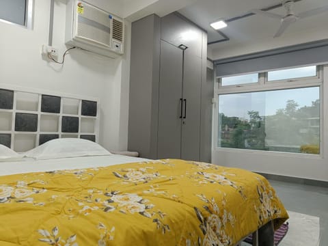 Bed, Bedroom, wardrobe, air conditioner