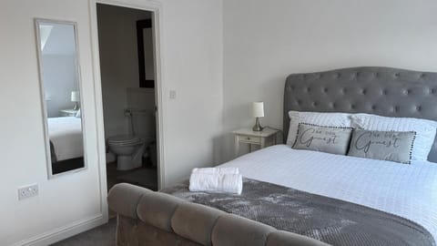 Top Room shared house Bed and Breakfast in Bristol
