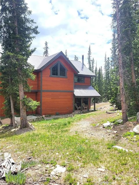 Property building, Patio, Natural landscape, Mountain view