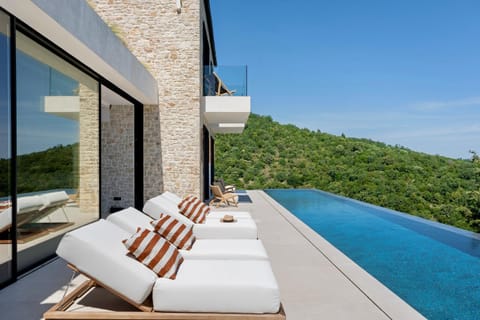 Property building, Day, Mountain view, Pool view, sunbed