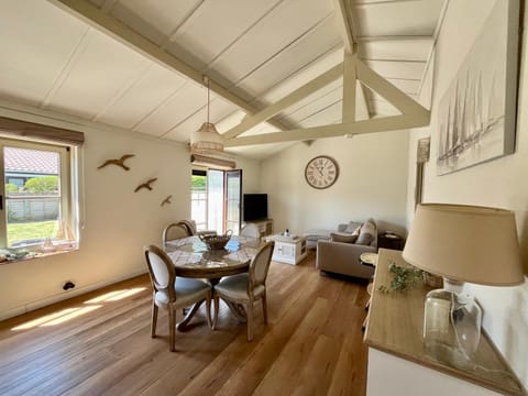 Myfa Beachcottage Zeewind II 243 House in Bredene