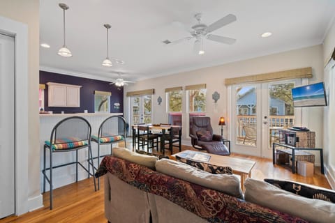 Peacock Cottage House in Seacrest