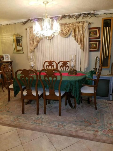 Seating area, Dining area