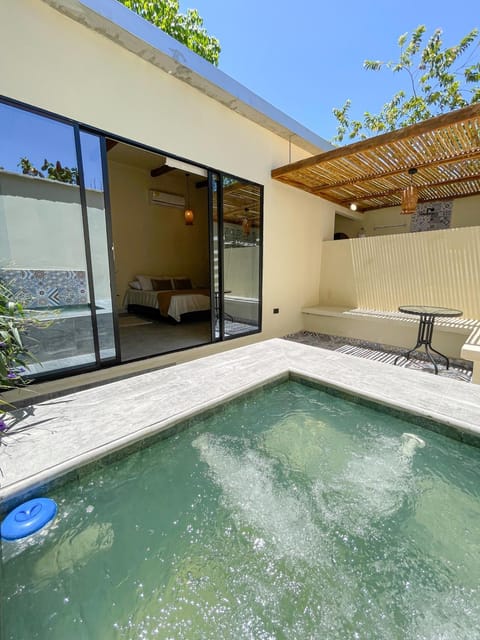 Patio, Day, Hot Tub