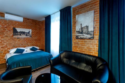 Bed, Photo of the whole room, Seating area
