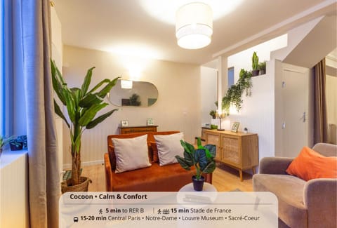 Communal lounge/ TV room, TV and multimedia, Living room, Seating area, children, older children, Family, heating, internet, air conditioner