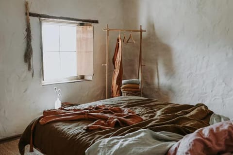 Simplistic Luxury Cottage, Ross Chalet in Tasmania