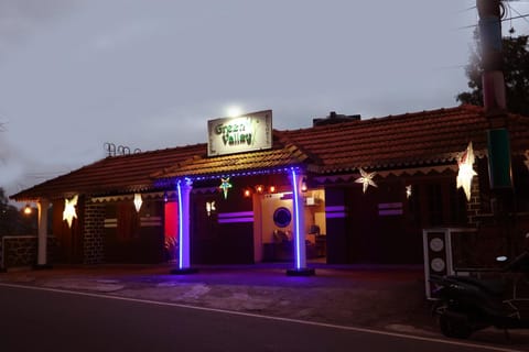 Facade/entrance, Night