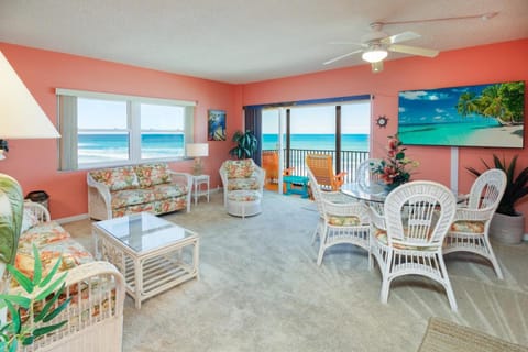 Oceanfront Oasis - 2BR2BA direct oceanfront! Apartment in South Patrick Shores