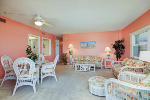 Oceanfront Oasis - 2BR2BA direct oceanfront! Apartment in South Patrick Shores