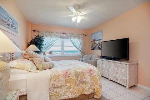 You cannot get any closer to the beach! 2BR condo Apartment in South Patrick Shores