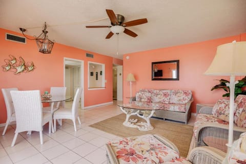 You cannot get any closer to the beach! 2BR condo Apartment in South Patrick Shores