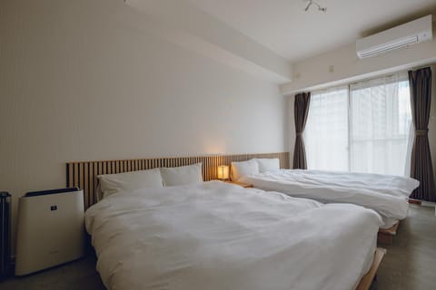 Bed, Photo of the whole room, Bedroom, air conditioner