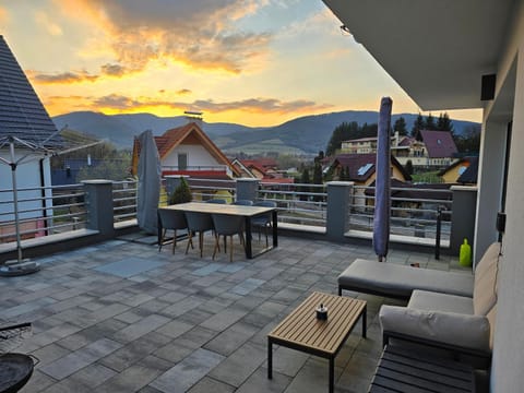 Patio, Day, View (from property/room), Balcony/Terrace, Seating area, Mountain view