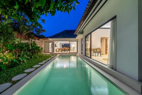 Property building, Night, Pool view, Swimming pool, Swimming pool, sunbed
