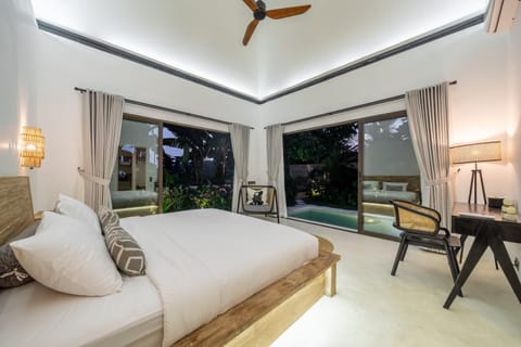 Bed, Natural landscape, Photo of the whole room, Seating area, Bedroom, Pool view, Swimming pool