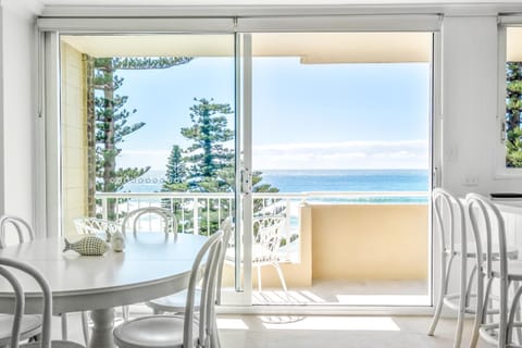 View (from property/room), Dining area, Sea view, kitchen, air conditioner