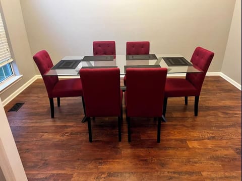 Seating area, Dining area