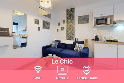 Kitchen or kitchenette, Living room, stove