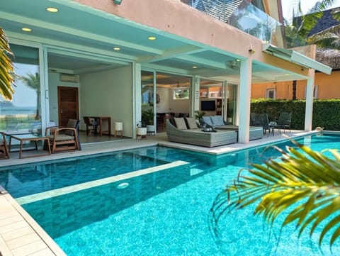 Living room, Pool view, sunbed