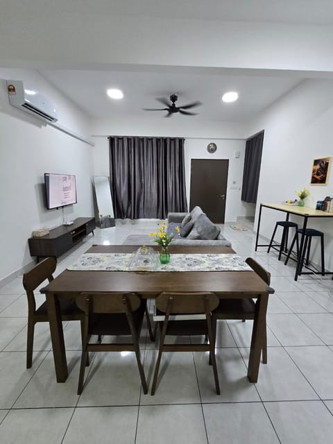 TV and multimedia, Living room, Dining area