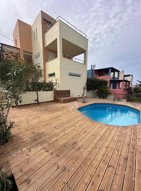 Property building, Day, Pool view, Swimming pool, Swimming pool