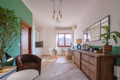 Communal lounge/ TV room, Kitchen or kitchenette, Living room, Seating area, Dining area, Communal kitchen