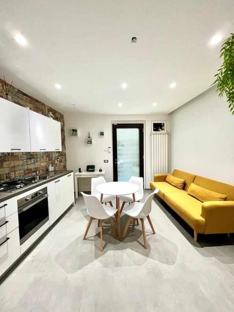 Kitchen or kitchenette, Living room, Seating area, Dining area, dishwasher, oven, stove