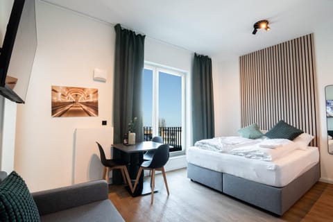 Bed, TV and multimedia, Living room, Photo of the whole room, Seating area