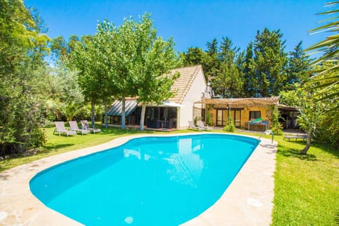 Property building, Garden view, Pool view, sunbed