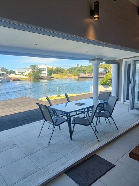 Patio, Day, Natural landscape, Balcony/Terrace, Seating area, Dining area, Lake view, River view