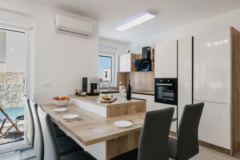 Kitchen or kitchenette, kitchen