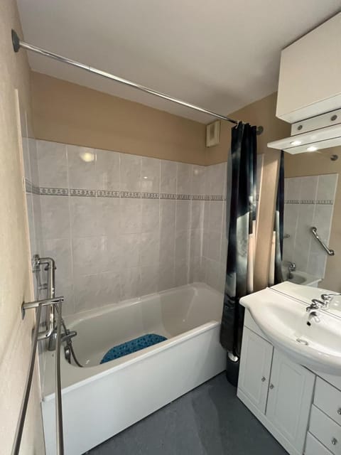 Bathroom, Bath