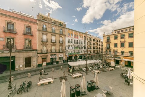 Nearby landmark, Neighbourhood, City view, Street view, Location